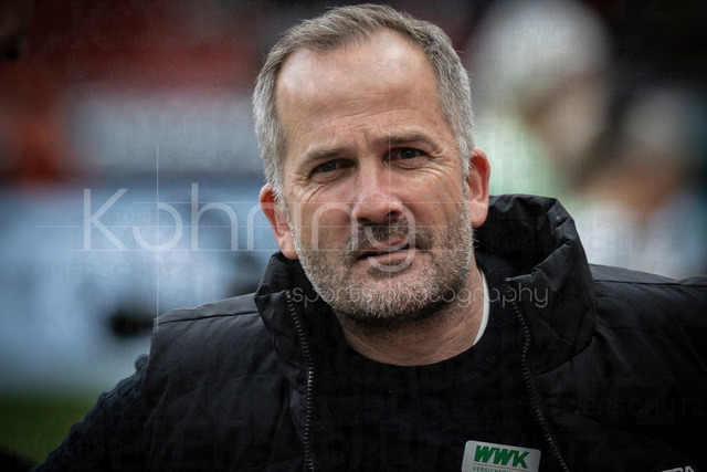 German Bundesliga, Bayer 04 Leverkusen vs. FC Augsburg, 18.04.2026 | LEVERKUSEN, GERMANY - APRIL 18, 2026 :  Manuel Baum (Head Coach FC Augsburg) before the German Bundesliga match on gameday 30 between Bayer 04 Leverkusen vs. FC Augsburg at BayArena on April 18, 2026 in Leverkusen, Germany. DFL REGULATIONS PROHIBIT ANY USE OF PHOTOGRAPHS AS IMAGE SEQUENCES AND/OR QUASI-VIDEO.