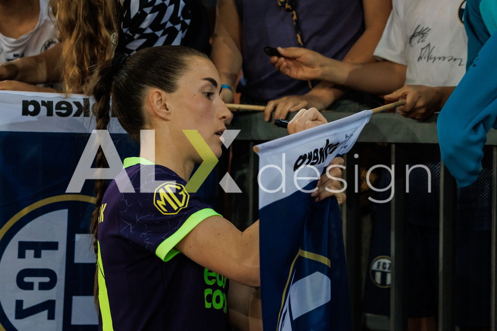 GC Zürich vs FC Zürich - AXA Women’s Super League Playoffs - Stadion Letzigrund | during the AXA Women’s Super League Playoffs quarter-final second leg between GC Zürich and FC Zürich at Stadion Letzigrund, Zurich, Switzerland. - Realisiert mit Pictrs.com