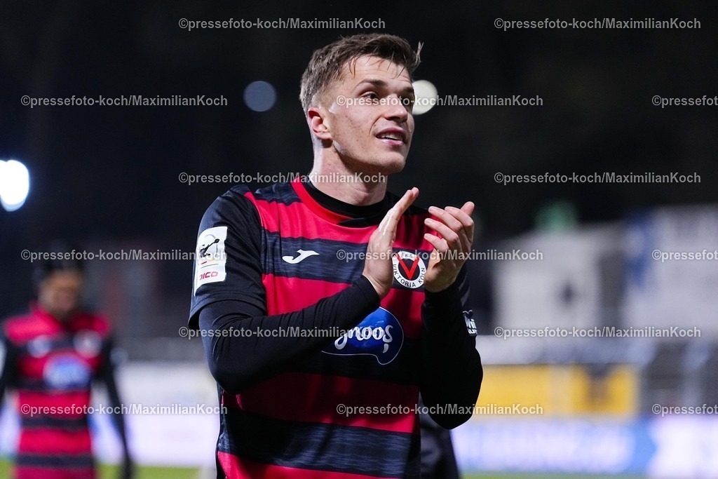 xYDRx23012601064 | 23.01.2026, xydrx, Fußball, 3.Liga, FC Viktoria Köln - 1.FC Saarbrücken, Saison 2025 2026, Sportpark Höhenberg: David Otto (FC Viktoria Köln #10) freut sich über den 2:0 Sieg    DFB regulations prohibit any use of photographs as image sequences and or quasi-video. Photo: xYannisxDreimannxPressefotoKochx