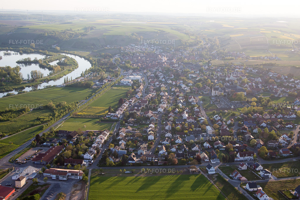Luftbild: Fluss- Uferbereichen des Main in Dettelbach im Bundesland Bayern in Deutschland. Foto: IMG_088039.jpg vom 06.05.2016 durch Werner Riehm/FLY-FOTO.de