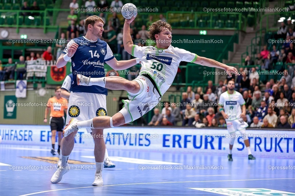 BHC09102501019 | 09.10.2025, Handball, HBL, Bergischer HC - HSG Wetzlar, Unihalle Wuppertal: Lion Zacharias (HSG Wetzlar #50) wirft an Gerdas Babarskas (BHC #14) vorbei auf das Tor 