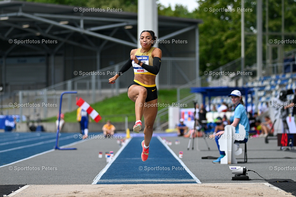 KP1_6940_1 | 21.07.2025, xkaix, Leichtathletik, FISU World University Games 2025 v.l. Samira Attermeyer (Germany) - Realisiert mit Pictrs.com