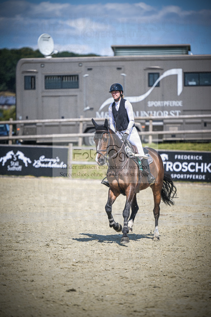 DOS_0055 | Entdecke hochwertige Reitturnierfotos von Foto Oger. Professionell, emotional und authentisch – jetzt Lieblingsmomente im Shop bestellen.Deutschlandweite Turnierfotografie. - Realisiert mit Pictrs.com