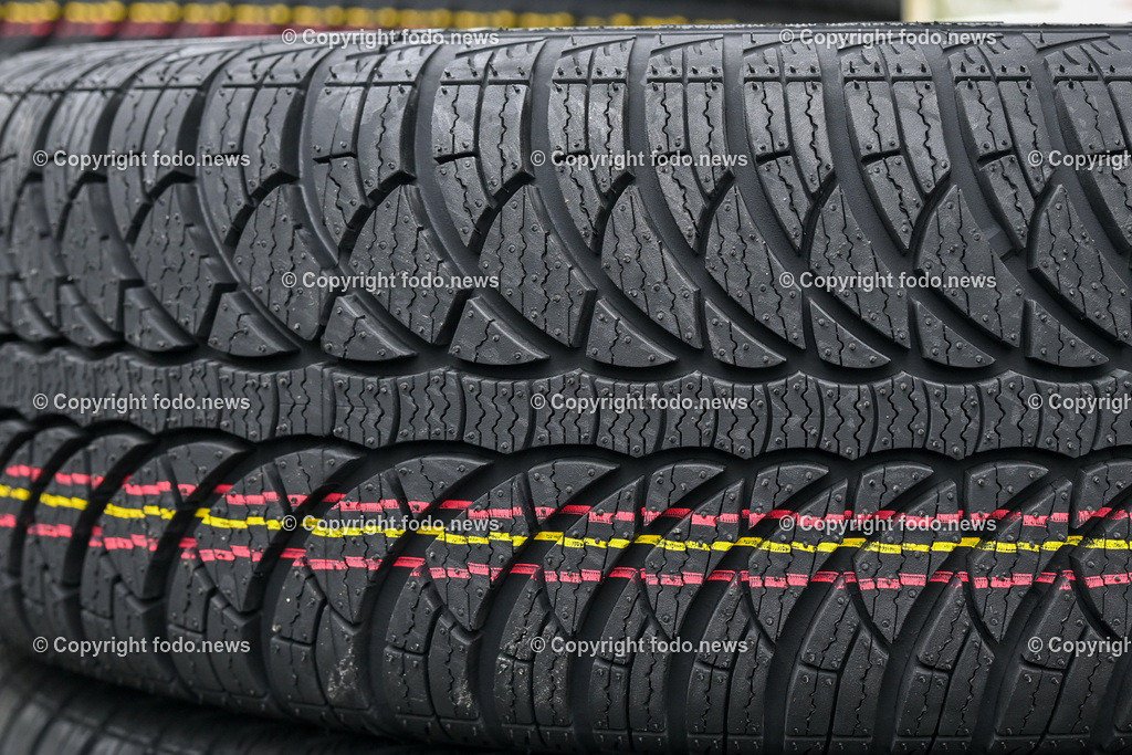 Reifen Wondraschek_ Linz_ 17.10.2023-22 | 17.10.2023, Linz, AUT,Reifen Wondraschek, im Bild Vorbestellte Reifen fuer den Verkauf