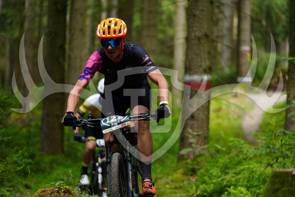 FC100183 | Fotogalerie der Treibjagd im Dunkelwald - Dein MTB Etappenrennen im Erzgebirge - Realisiert mit Pictrs.com