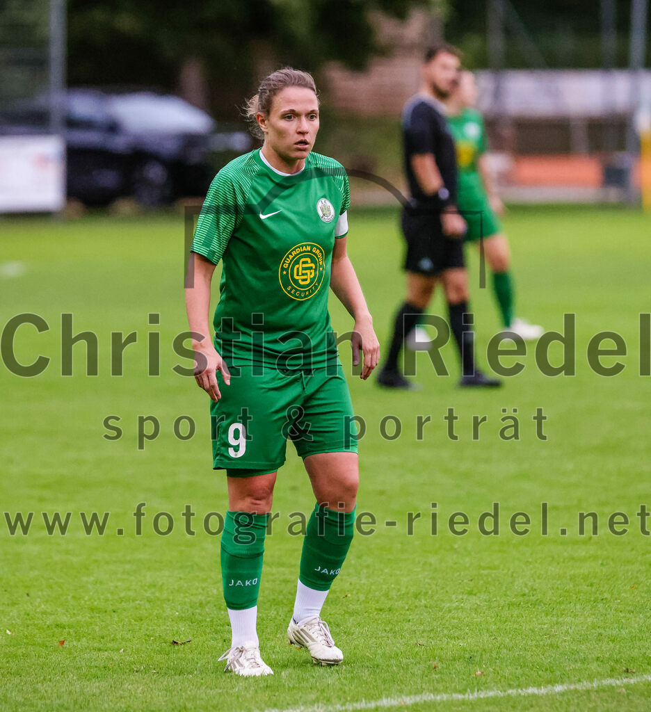2023-10-07_056_FC_Forstern_gegen_TSV_Schwaben_Augsburg | Forstern, Deutschland, 07.10.2023:
Fußball, Frauen Bayernliga 2023 / 2024, 6. Spieltag, FC Forstern gegen TSV Schwaben Augsburg, Endergebnis: 1:6

Franziska Stimmer (FC Forstern, #9)

Foto: Christian Riedel / fotografie-riedel.net