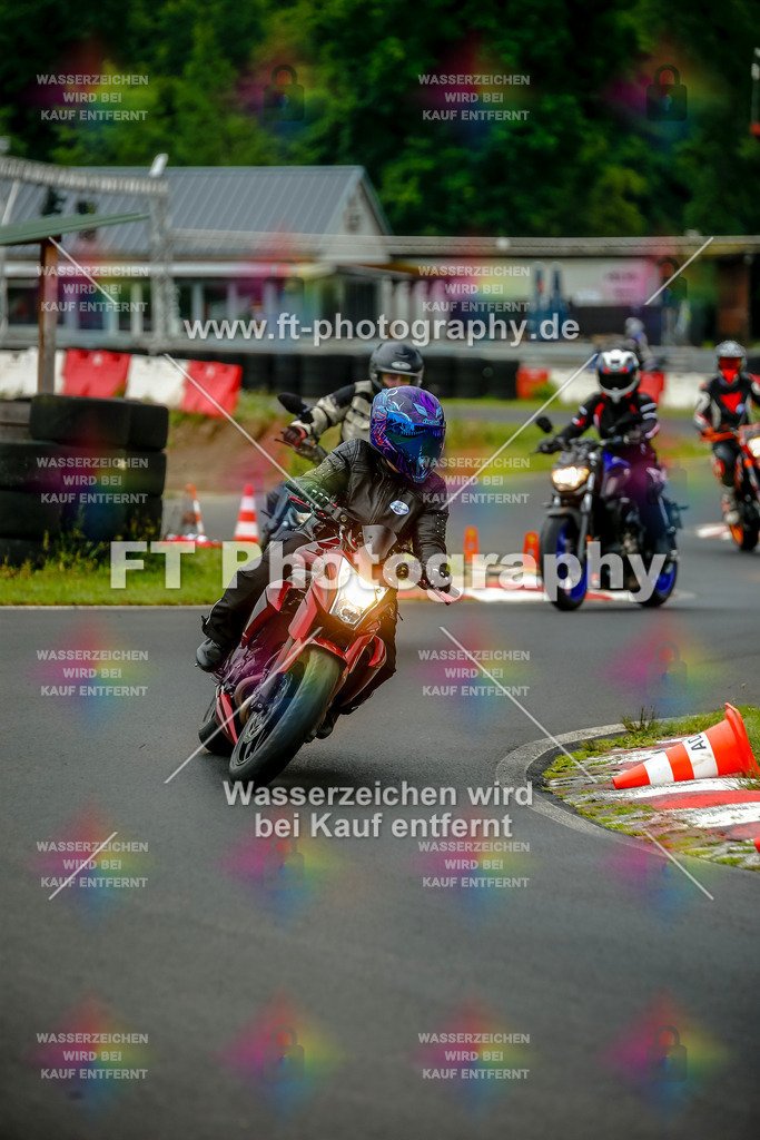 VBK-3664 | Hier findet Ihr Bilder von Touristenfahrten auf der Nürburgring Nordschleife oder von anderen Veranstaltungen die ich besucht habe. Viel Spass beim Durch Schauen 