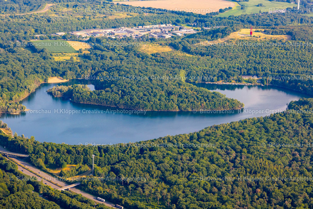 Luftbild Duisburg-5400 | Luftbildfotografie Uferbereiche des Sees " Waldsee " in Moers im Bundesland Nordrhein-Westfalen, Deutschland - Realisiert mit Pictrs.com