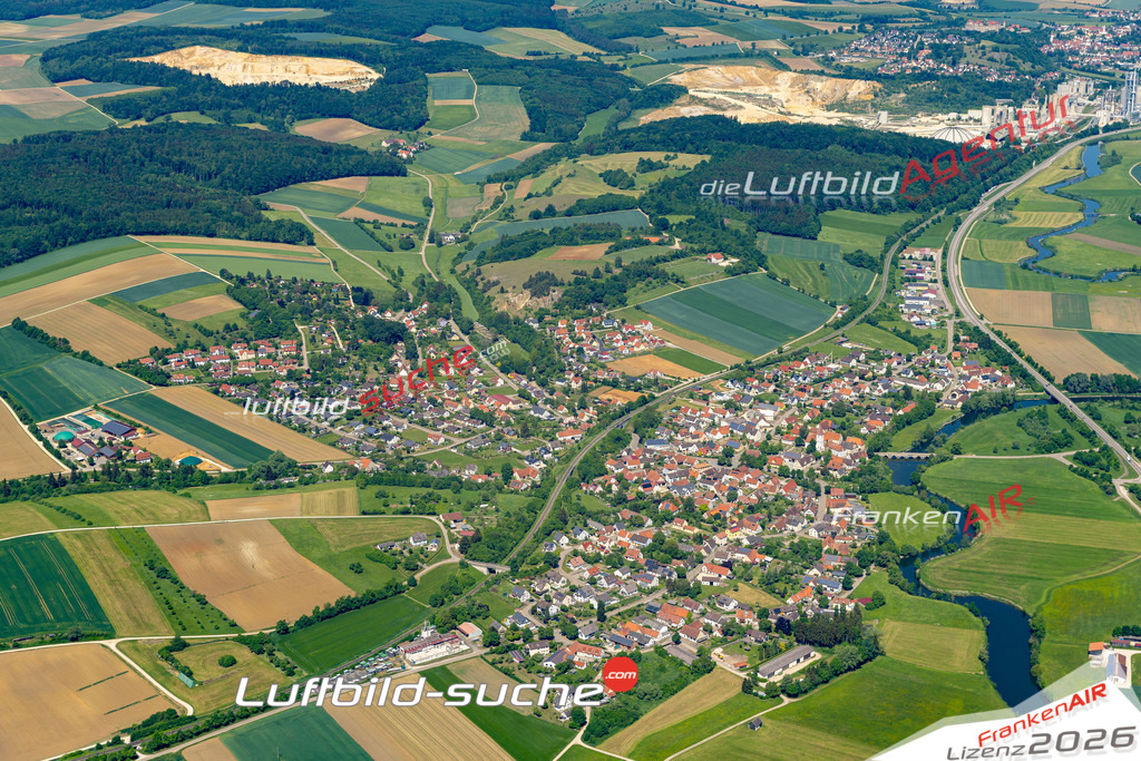 Die Luftaufnahme Ebermergen - Harburg wurde 2022 vom Flugzeug aus (keine Drohne) erstellt. Hohe Auflösung -für große Poster und Wandbilder geeignet - Garantiert!