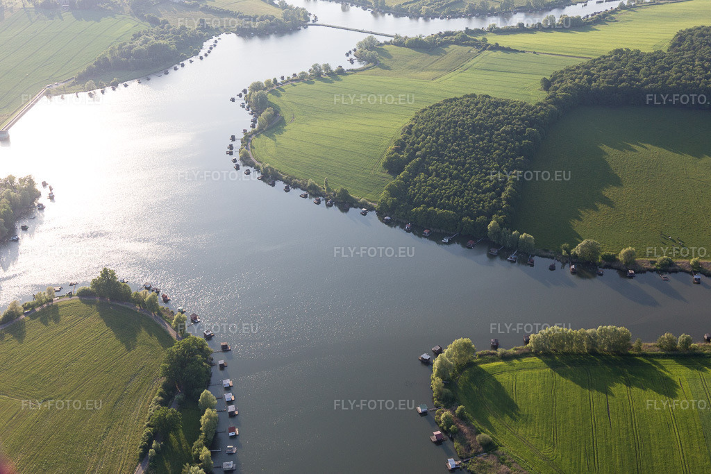 Vue aérienne: Puttelange-aux-Laxs, étang biscornu à Grundviller dans le département Moselle, France. Photo: IMG_107363.jpg prise le 19/05/2018 par Werner Riehm/FLY-FOTO.euRésolution de l'original: 5472 x 3648 px