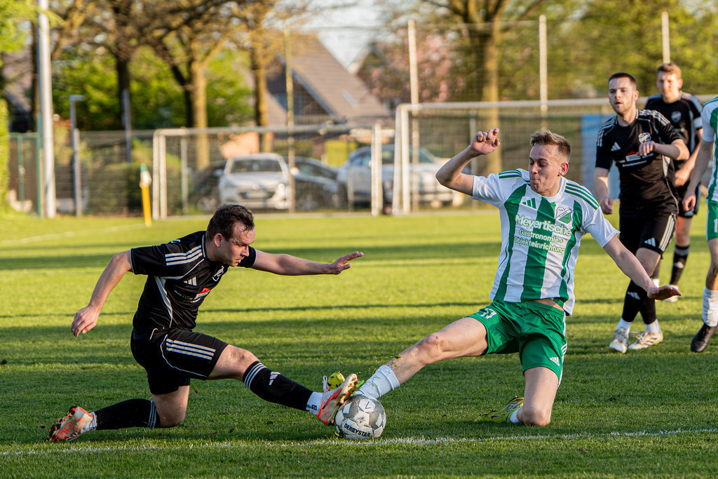 Fußball I Herren I Saison 2025-2026 I Bezirksliga Weser-Ems 4 I 15. Spieltag I TuS Lutten - GW Brockdorf I 07985 | jns.sportfotos - Realisiert mit Pictrs.com