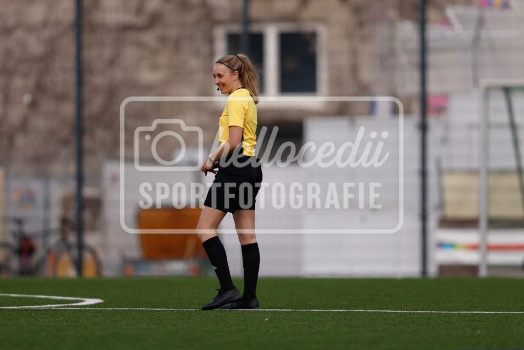 Fußball I Frauen I Saison 2025-2026 I Regionalliga Nord I 15. Spieltag I St. Pauli - SpVg Aurich-25 | Joelina Wendtorff (Schiedsrichterin) - Realisiert mit Pictrs.com