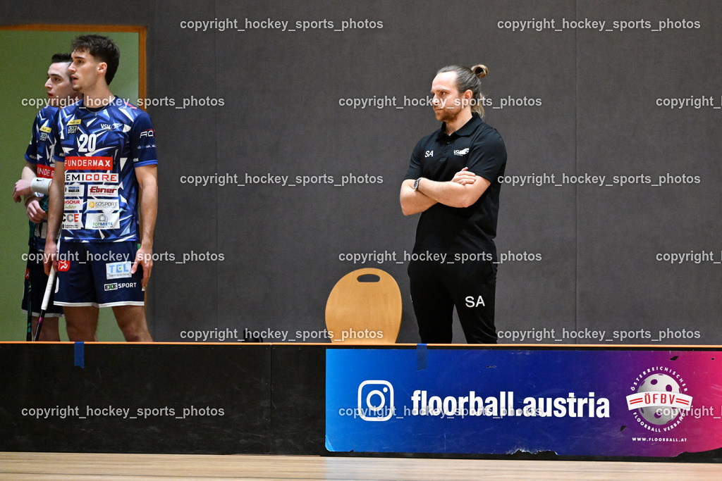 KAC Floorball vs. VSV Unihockey | Headcoach VSV Unihockey Sami Aalto, #20 David Gredler VSV Unihockey, KAC Floorball vs. VSV Unihockey, KAC Floorball vs. VSV Unihockey am 21.03.2026 in Klagenfurt (Ballspielhalle Waidmannsdorf), Austria, (Photo by Bernd Stefan)