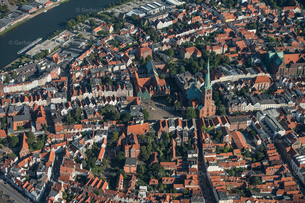 3293126 | Innenstadtbereich Lübeck  um die St. Jakobi Kirche