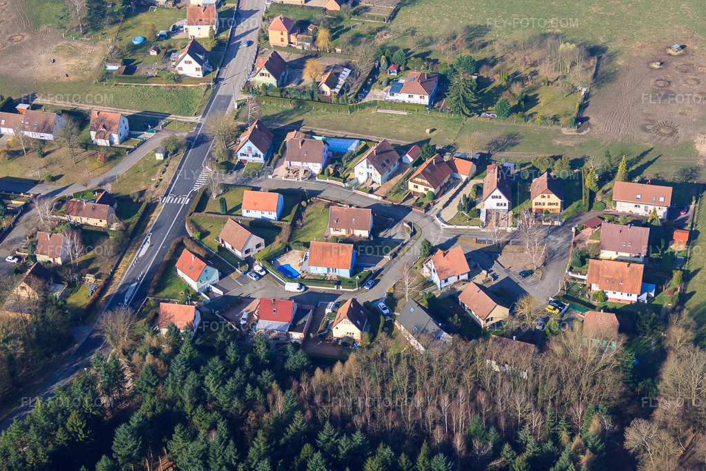 Aerial view: Rue de l'Orme in Walbourg in the state Bas-Rhin, France. – Photo: IMG_62777.jpg taken on 03/09/2014 by Werner Riehm/FLY-FOTO.com – Resolution of the original: 4752 x 3168 px