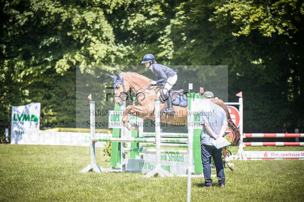 DOS_3624 | Entdecke hochwertige Reitturnierfotos von Foto Oger. Professionell, emotional und authentisch – jetzt Lieblingsmomente im Shop bestellen.Deutschlandweite Turnierfotografie. - Realisiert mit Pictrs.com