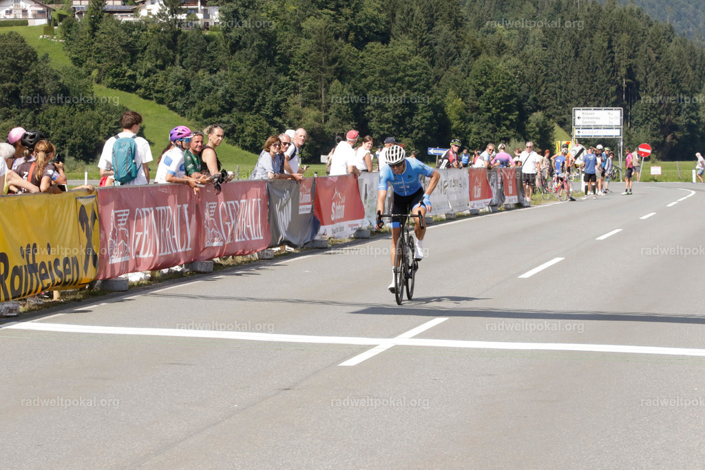 977_20230817_Bewerb_Maenner_Muehlanger | AUT - OESTERREICH, 2023-08-16: SPORT RENNRAD-FAHREN - 55. INTERNATIONALER RADWELTPOKAL IN ST. JOHANN IN TIROL  - Vintage-Radrennen mit WM-Bronze-Medaillen-Siegerin Christina Schweinberger, den Teilnehmer und Alexander Baumann (vom Orginastions-Team) - TAG 2 BEWERB MAENNER IN SECHS GRUPPEN  ; Foto: Roland Muehlanger