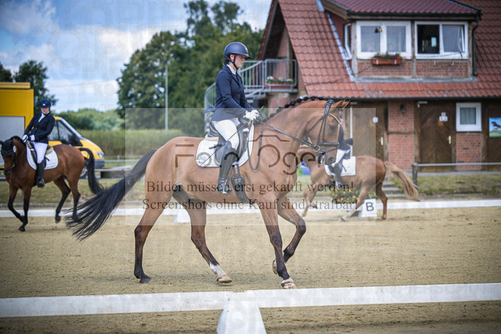 DOS_3900 | Entdecke hochwertige Reitturnierfotos von Foto Oger. Professionell, emotional und authentisch – jetzt Lieblingsmomente im Shop bestellen.Deutschlandweite Turnierfotografie. - Realisiert mit Pictrs.com