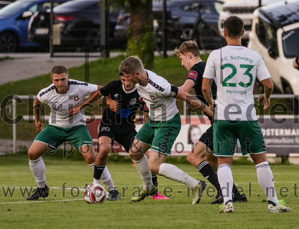 2023-08-18_084_FC_Schwaig_gegen_TSV_Kastl | Oberding, Deutschland, 18.08.2023:
Fußball, Landesliga Südost 2023 / 2024, 7. Spieltag, FC Schwaig gegen TSV Kastl, Endergebnis: 2:2

Nils Wölken (FC Schwaig, #8), Samuel Zwislsperger (TSV Kastl, #20), Tobias Jell (FC Schwaig, #2), Marco Unterholzner (TSV Kastl, #18), Maximilian Hellinger (FC Schwaig, #23)

Foto: Christian Riedel / fotografie-riedel.net