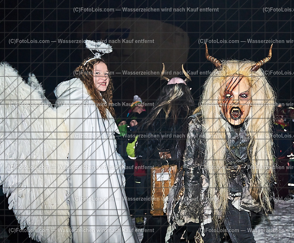 _ALP8310_NACHTderBALLONE_Lackenhof_Gaminger Oetscherteufel | ... mit dem Ballonsportclub Ötscherland aus Wieselburg, der Bergrettung Lackenhof mit einer Schauübung, der Perchtengruppe 'Gaminger Ötscherteufeln' und dem Musikverein Lackenhof, die Ballonfahrer spendeten ihre Gage in diesem Jahr dem schwer verunglückten Gerald Bernreiter alias 'KLEX' der erst nach der ReHa und einem Umbau seines Hauses in Lackenhof frühestens im Mai 2026 wieder nach Hause kommen kann, So 28. Dezember 2025.