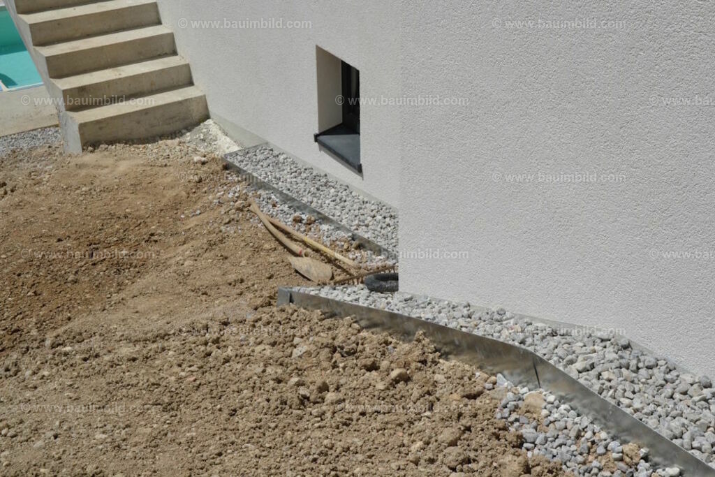 bib-lg25-aussenanlagen-0052 | Nach LV-Leistungsgruppen sortierte Detailfotos über den Bau eines Hauses. Alle Hausbau-Bilder direkt vom Urheber und Autor der Website Haus-Selber-Bauen.com