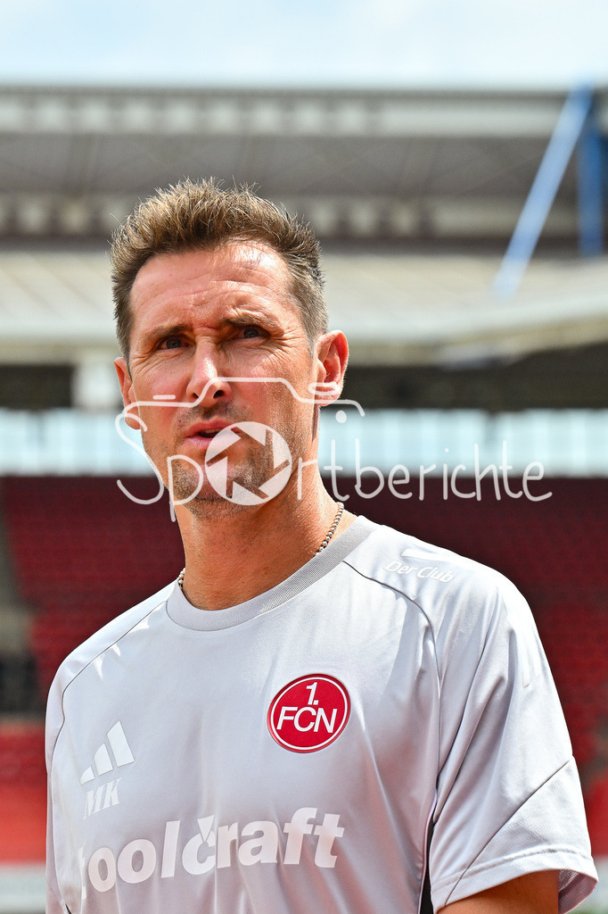 1. FC Nürnberg - Borussia Mönchengladbach | im Bild Miroslav KLOSE Trainer 1. FC Nuernberg vor der Partie gegen Gladbach / Einzelfoto / Freisteller / Testspiel: 1. FC Nuernberg - Borussia Mönchengladbach, Max-Morlock Stadion am 26.07.2025 / DFL REGULATIONS PROHIBIT ANY USE OF PHOTOGRAPHS AS IMAGE SEQUENCES AND/OR QUASI-VIDEO