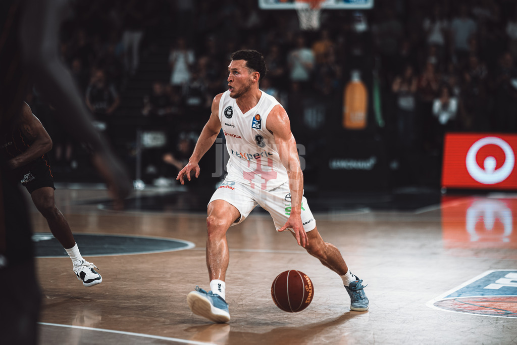 Basketball | Männer | Saison 2023/2024 | easyCredit Basketball Bundesliga | 32. Spieltag | Veolia Towers Hamburg vs. NINERS Chemnitz | 04.05.2024 | Brae Ivey (#8, Veolia Towers Hamburg)
