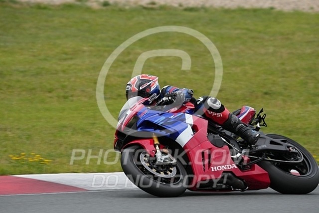 2024_07_06_PBK_35657 | Sportfotografie; SlowMotion; Video; Rennstrecke; Hafeneger; Speer; Racing; RSE; BMW; CBO; Trackday; Motorsportarena; Hockenheimring; Brno; Most; Barcelona; Valencia