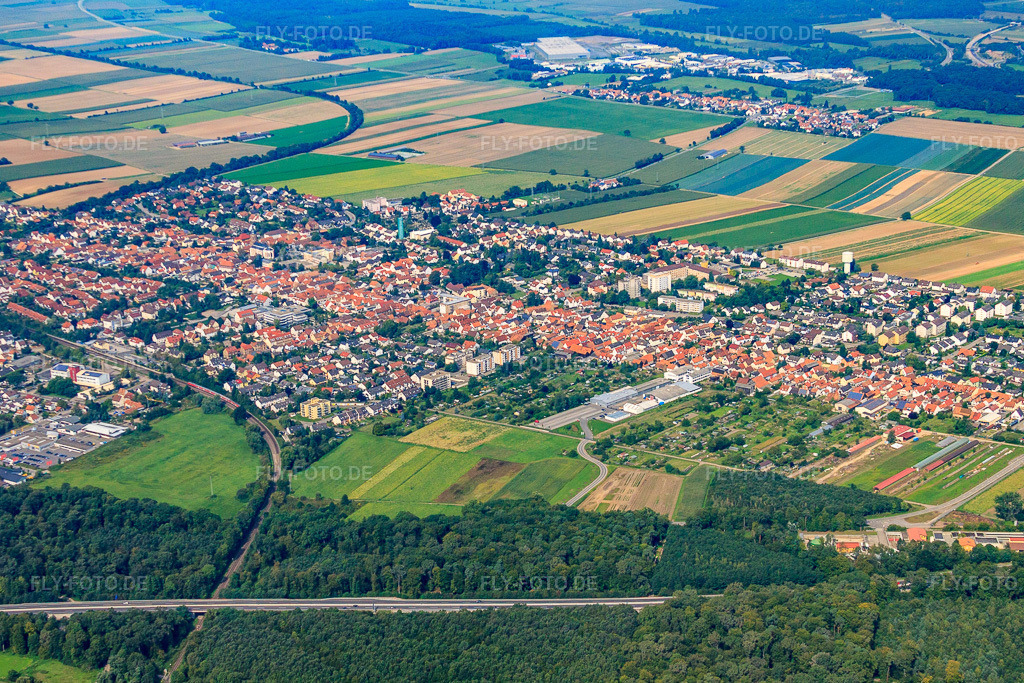 Luftbild: Stadtansicht von Südosten in Kandel im Bundesland Rheinland-Pfalz in Deutschland. Foto: IMG_33490.jpg vom 05.09.2010 durch Werner Riehm/FLY-FOTO.de