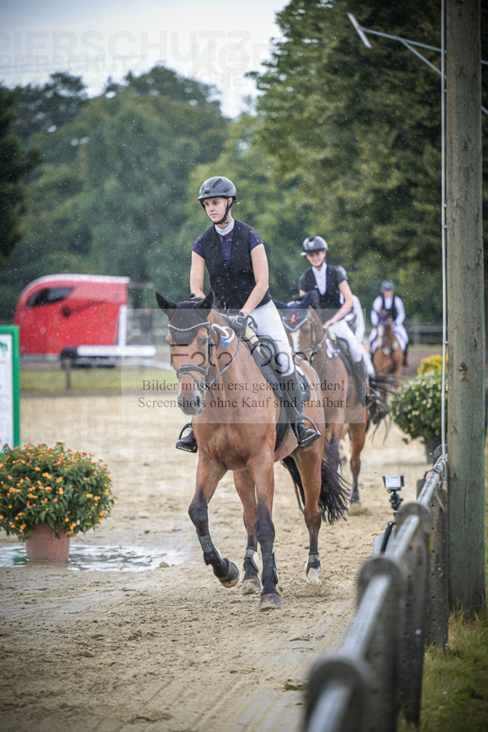 DOS_8388 | Entdecke hochwertige Reitturnierfotos von Foto Oger. Professionell, emotional und authentisch – jetzt Lieblingsmomente im Shop bestellen.Deutschlandweite Turnierfotografie. - Realisiert mit Pictrs.com