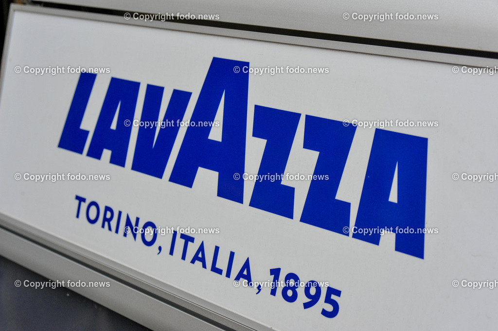 Deutschland_ Bayern_ Wuerzburg_ 23.01.2025-48 | 23.01.2025, Deutschland, GER, Bayern, Wuerzburg im Bild Themenbild, Stadtansichten, Lavazza, Cafe, Kaffee, Espresso, Italienisch, Lebensmittel, Italia, Schild, Logo, Feature, Werbung, Reklame, Symbolbild