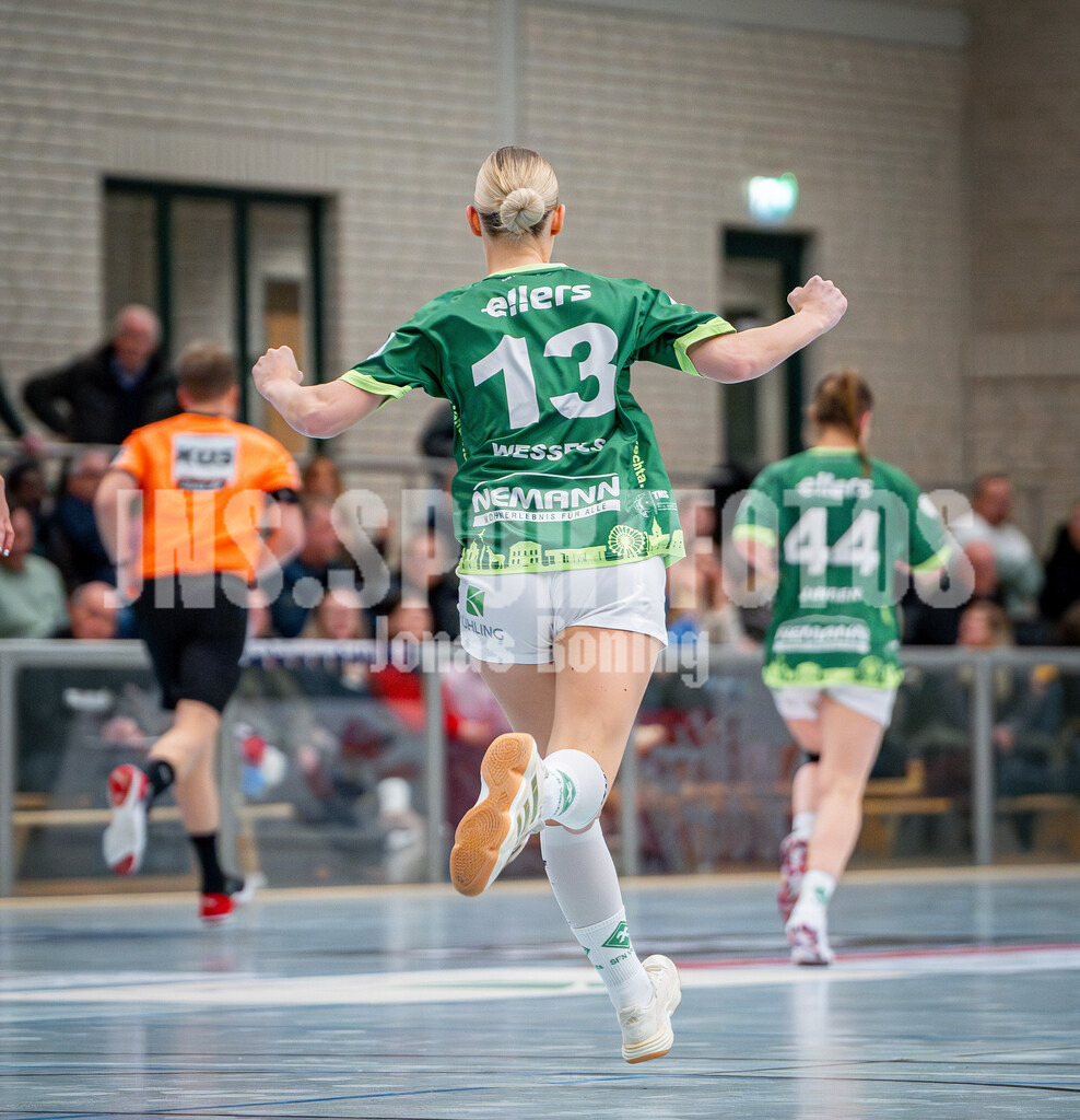 Handball I Frauen I Saison 2025-2026 I 3. Liga Staffel Nord I 10. Spieltag I SC SFN Vechta - HSG Blomberg-Lippe II I 0544 | Nele Wessels (13, SC SFN Vechta) - Realisiert mit Pictrs.com