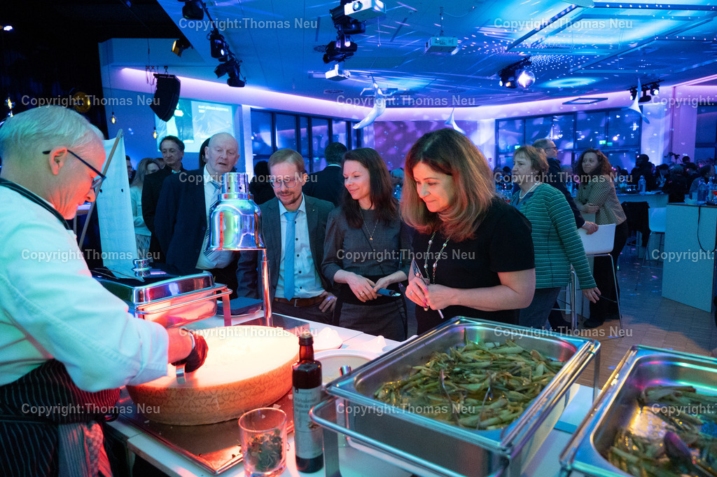 DSC_0672 | Im Parktheater Bensheim fand am 28. März 2026 die Verleihung des Eysoldt-Rings 2025 statt – eine der bedeutendsten Auszeichnungen für Schauspielkunst im deutschsprachigen Raum. Der Preis ging an Thomas Schmauser, der für seine herausragende darstellerische Leistung geehrt wurde.Im Rahmen der Veranstaltung wurde außerdem der Kurt-Hübner-Regiepreis an Fritzi Wartenberg verliehen, die für ihre besondere künstlerische Handschrift und Regiearbeit ausgezeichnet wurde.,Bild: Thomas Neu