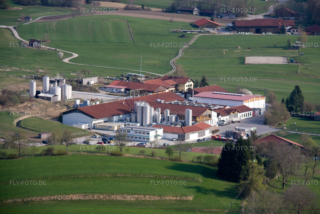 Luftbild: Andechser Molkerei Scheitz GmbH im Ortsteil Erling in Andechs im Bundesland Bayern in Deutschland. Foto: IMG_17907.jpg vom 15.04.2009 durch Werner Riehm/FLY-FOTO.deAndechser Natur