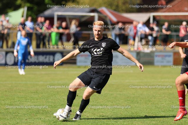 Fußball I Herren I Saison 2025-2026 I Verbandsliga Süd I 7. Spieltag I SV Schackendorf - SV Azadi Lübeck I 06.09.2025.083 | Maximilian Grimm (28, SV Azadi Lübeck) - Realisiert mit Pictrs.com
