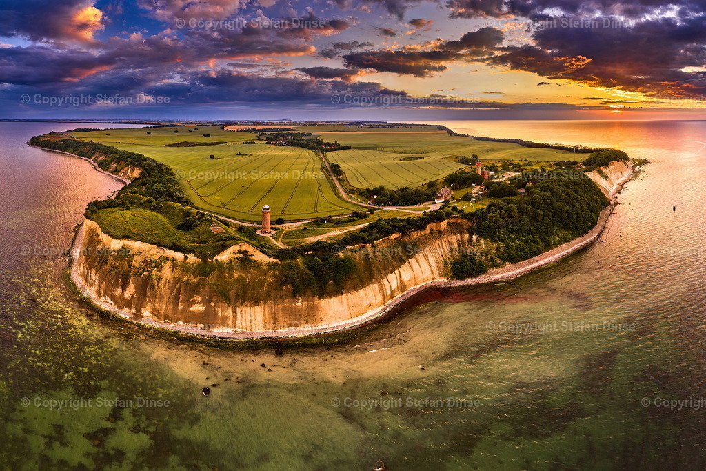 Luftbild Kap Arkona auf Rügen | Luftbild des nördlichsten Punktes der Insel Rügen in der Ostsee mit den bekannten Leuchttürmen und den überesten einer alten Jaromar-Slawenburg am Abend. - Realisiert mit Pictrs.com