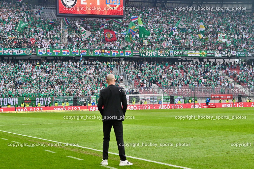 SK Puntigamer Sturm vs. SK Rapid Wien Siegerehrung, Impressionen | Headcoach SK Sturm Graz Christian Ilzer, SK Puntigamer Sturm vs. SK Rapid Wien Siegerehrung, Impressionen, SK Puntigamer Sturm vs. SK Rapid Wien Siegerehrung, Impressionen am 01.05.2024 in Klagenfurt (Wörthersee Stadion ), Austria, (Photo by Bernd Stefan)