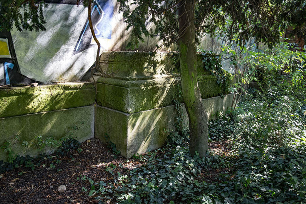 Foto: Leipzig - Friedenspark | Das Team hinter BILDLEXIKON LEIPZIG bündelt historische wie aktuelle Informationen über die Stadt Leipzig in Text und Bild auf einer Plattform und stellt diese der interessierten Öffentlichkeit zur Verfügung.