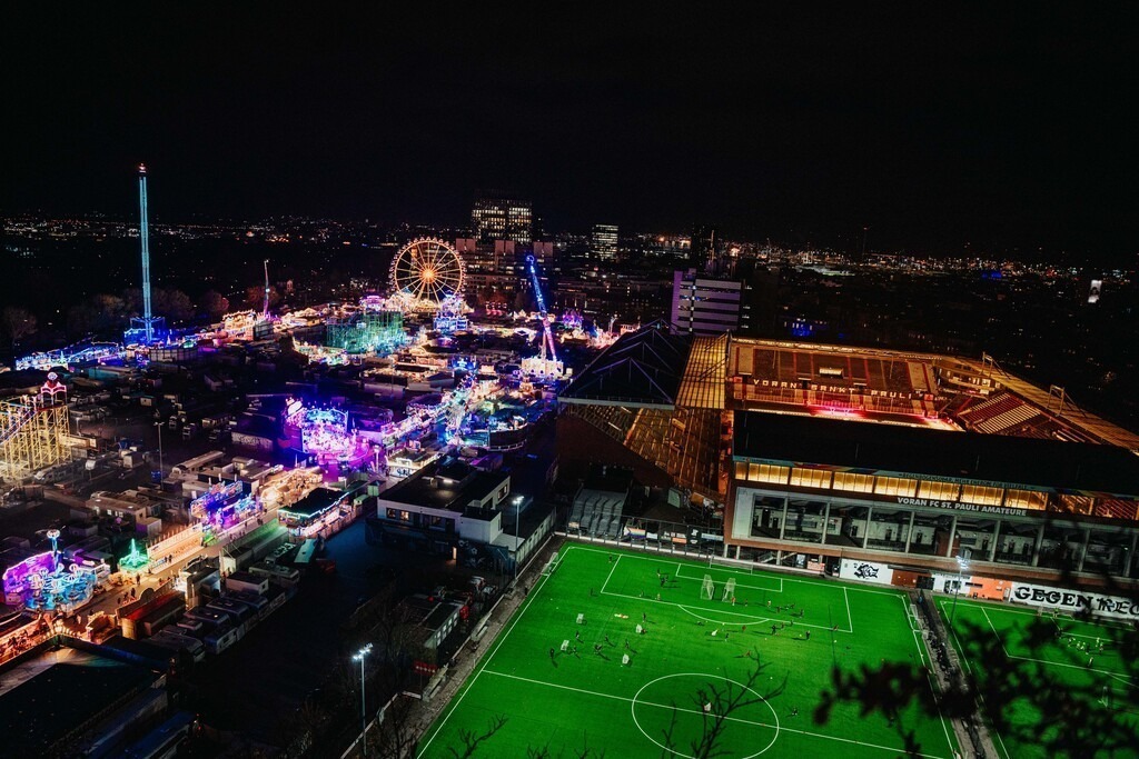 FCP00530 | Der offizielle Shop für FC St. Pauli Fotos. Wähle aus Spielszenen & Fanmomenten dein FCSP Wunschformat. Wir liefern Millerntor-Atmosphäre.