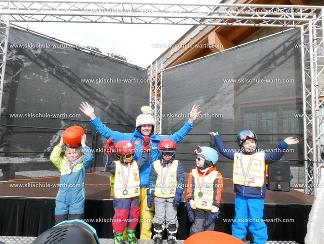 Gruppe Robin.B | Photos von der Skischule Warth - Realisiert mit Pictrs.com