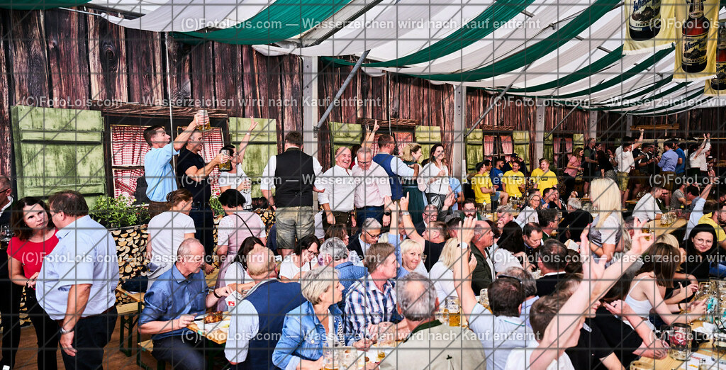 ALP5566_VOLKSFEST_Bieranstich_Ehrengaeste | (C)FotoLois.com, Alois Spandl, BIERANSTICH im Festzelt beim WIESELBURGER VOLKSFEST mit den TSCHECHEN als Vorband und dem Auftritt von Die HIGHLIGHTS, Mi 28. Juni 2023.