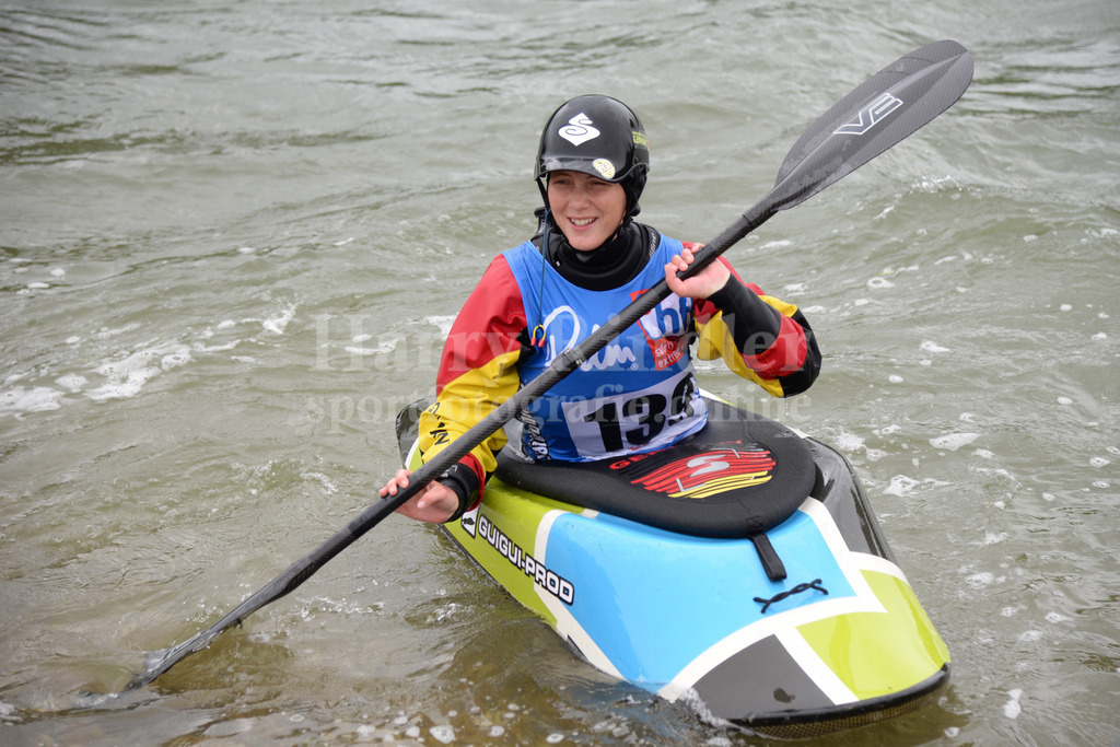 ICF CANOE FREESTYLE WORLD CUP 1 / PLATTLING | 2024 ICF CANOE FREESTYLE WORLD CUP 1 / PLATTLINGWomen's Kayak Surface Final Bronze-Medaille für Merle HAUSER (Germany) - Realisiert mit Pictrs.com
