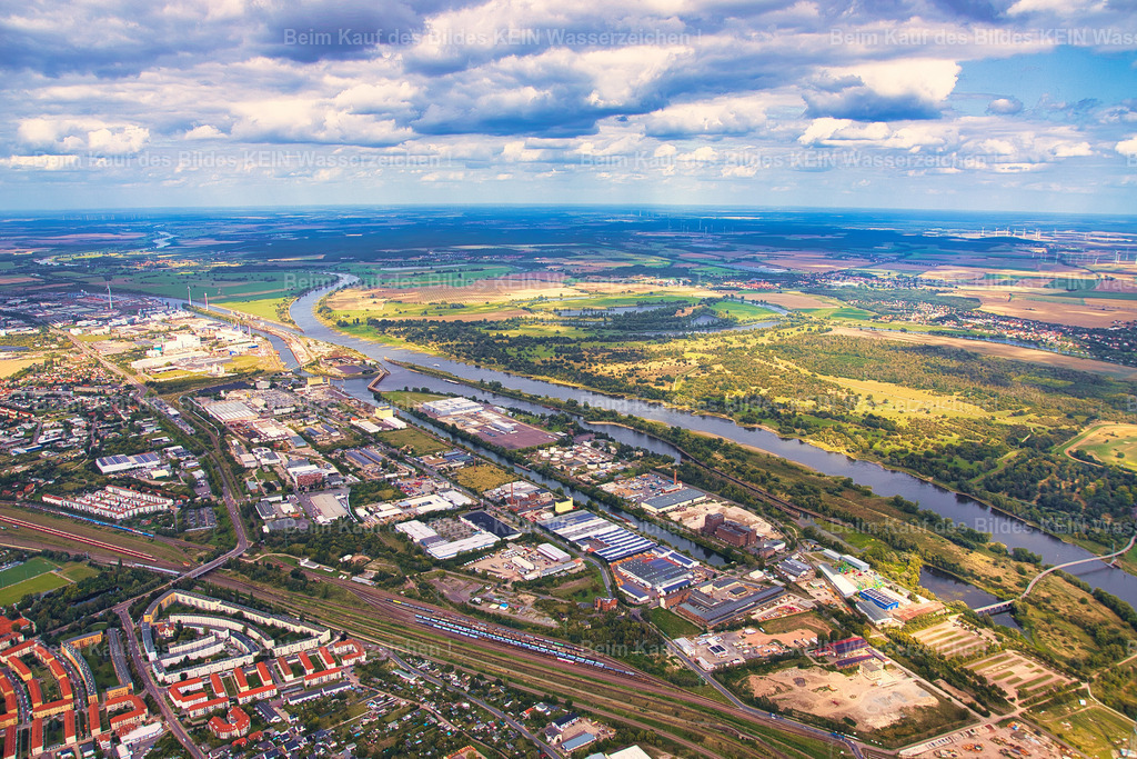 magdeburg_8685 | Die Magdeburger Platte® - das sind die schönsten Luftbilder von Magdeburg & Sachsen-Anhalt auf Acryl, Leinwand oder zum Download. Das ist Luftbildfotografie & Luftbildaufnahmen mit Drohne & Flugzeug.  - Realisiert mit Pictrs.com