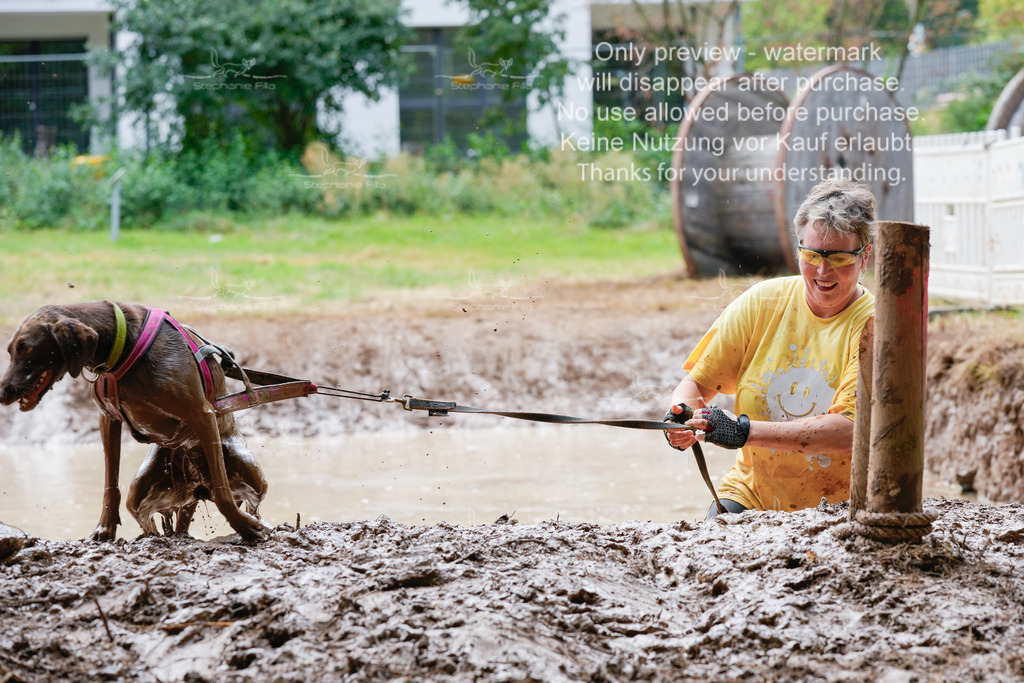 Schlamm_mit_Hund (452 von 460) | stephaniefillaphotographie - Realisiert mit Pictrs.com
