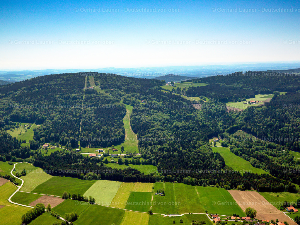 2724183 | OBERFRAUENWALD, Bayerischer Wald 19.05.2007 Forstgebiete in einem Waldgebiet  in Oberfrauenwald im Bundesland Bayern, Deutschland // Forest areas in  in Oberfrauenwald in the state Bavaria, Germany Foto: Gerhard Launer