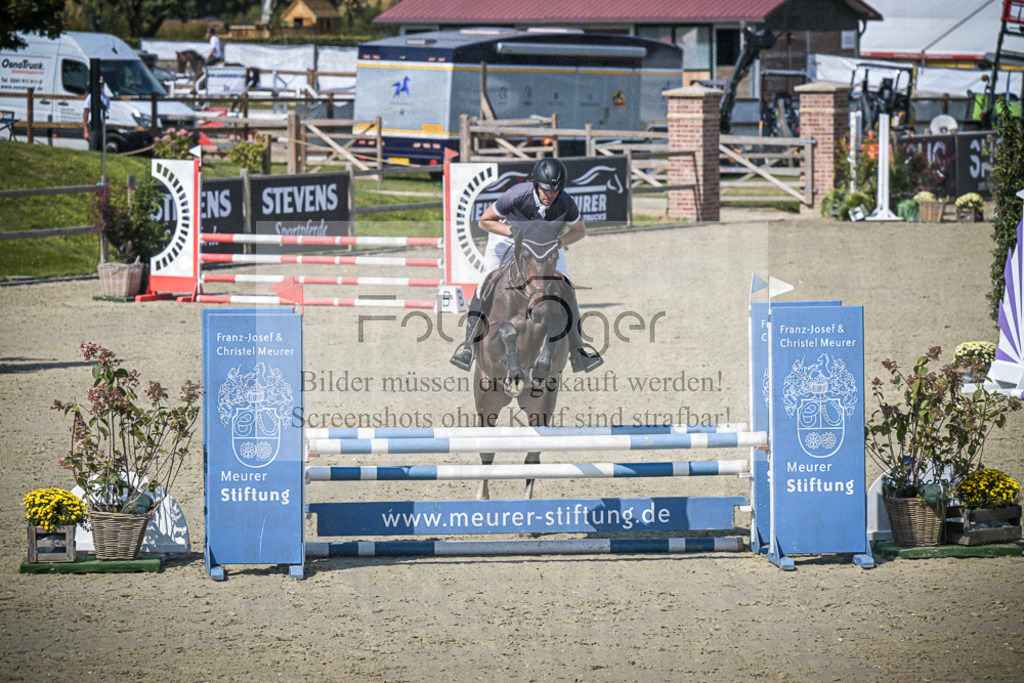 DOS_2830 | Entdecke hochwertige Reitturnierfotos von Foto Oger. Professionell, emotional und authentisch – jetzt Lieblingsmomente im Shop bestellen.Deutschlandweite Turnierfotografie. - Realisiert mit Pictrs.com