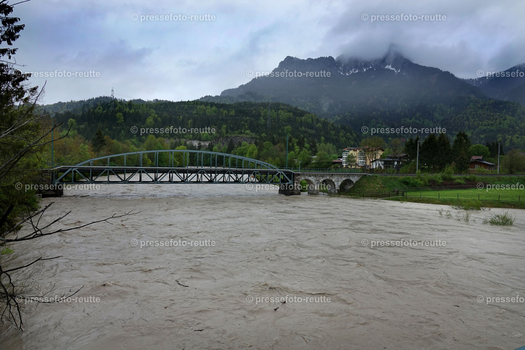 welltvi-Lechbruecke-Pflach-Hochwasser-21052019-DSD01323 | Info aus dem Bezirk Reutte/Ausserfern Tirol sowie eine umfangreiche Bilddatenbank über die gesamte Region: Lechtal, Talkessel Reutte, Tannheimertal, Zwischentoren. Lech, Plansee, Zugspitze, Grenztunnel, B179, Fernpassstraße, Verkehr, Lawinen, Tradition, - Realisiert mit Pictrs.com