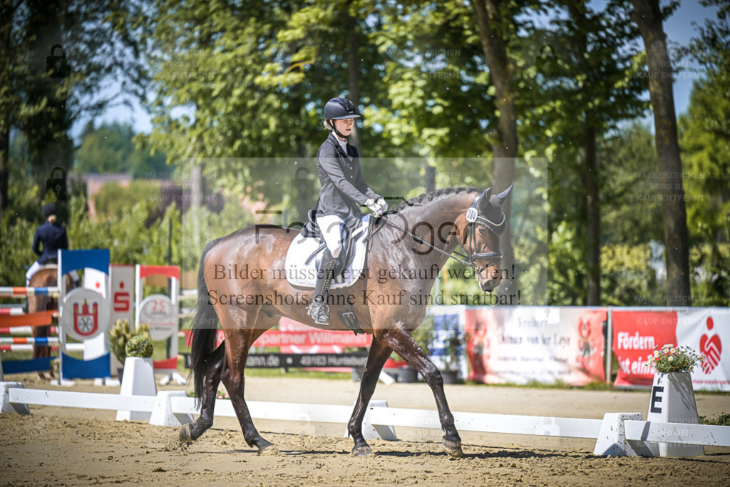 DOS_8194 | Entdecke hochwertige Reitturnierfotos von Foto Oger. Professionell, emotional und authentisch – jetzt Lieblingsmomente im Shop bestellen. - Realisiert mit Pictrs.com