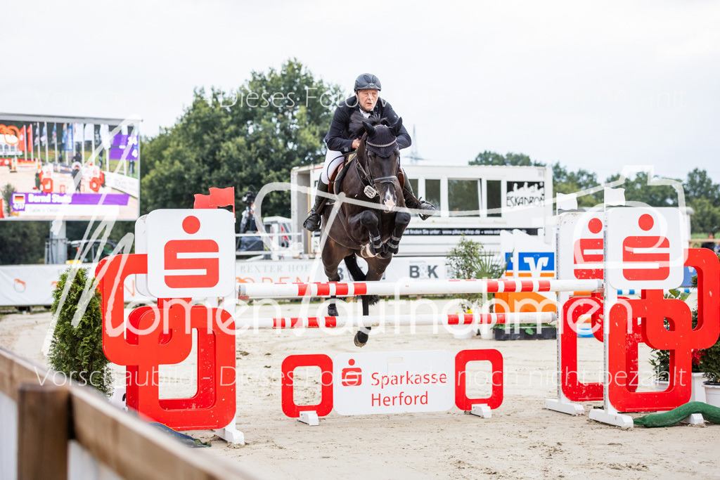 BHO-2PhSpr-M-024 | MomenTaufnahmen Pferdesportfotos