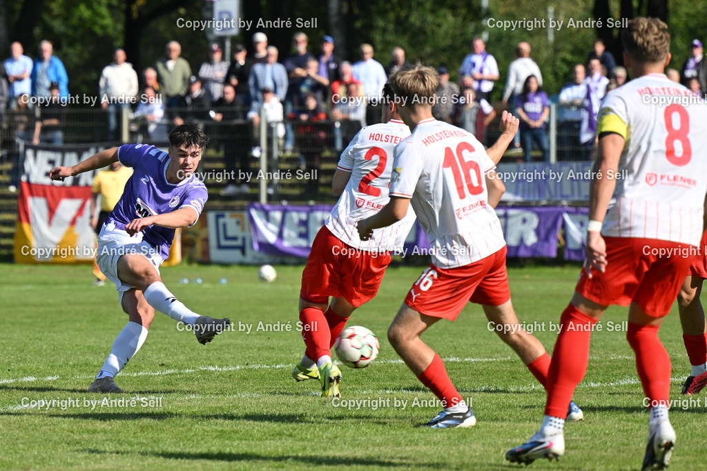 VfR Neumünster vs Holstein Kiel II | Visar Mehmeti (VfR #7) vs Malte Petersen (Holstein #24) &amp; Felix Lüth (Holstein #16) / Fußball-Oberliga Männer 2026/2027 / VfR Neumünster vs Holstein Kiel II / Grümmi-Arena / Neumünster / 27.09.26 - Realisiert mit Pictrs.com